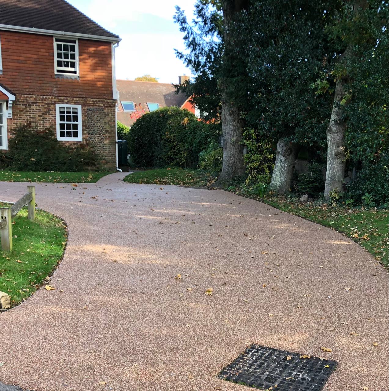 This is a photo of a gravel driveway installed in Stoke-On-Trent by Stoke-On-Trent Resin Driveways